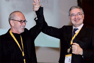 Bravo, mon ami! ECR Congress President Dr. Yves Menu warmly congratulates Dr. José Cáceres after his honorary lecture.