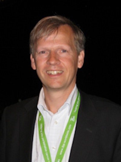 There is a need to monitor early response and target hypoxic tumor cells when using hypofractionation, according to Dr. Jan Bussink.