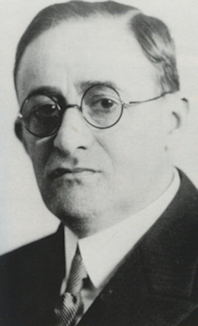 Gustav Bucky (1880-1963).