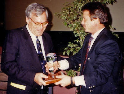 Passariello receives the 1992 European Magnetic Resonance Award from Robert N. Muller, PhD. Image courtesy of the Round Table Foundation (TRTF) and European Magnetic Resonance Forum (EMRF) archives.