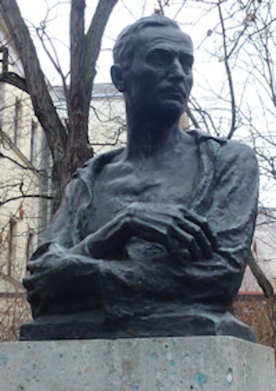 Fig. 6: Statue of Guido Holzknecht in the Arne Karlsson Park in Vienna.