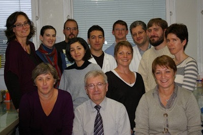 A group photo of the Institut Curie -- INSERM U612 Genotoxicology, Signalisation, and Experimental Radiotherapy unit. Vincent Favaudon is in the center at the front.
