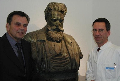 Dr. Walter Reisinger (left) and Dr. Bernd Hamm, president of ECR 2015, as well as the current chief of radiology at Charité. Image courtesy of the DRG.