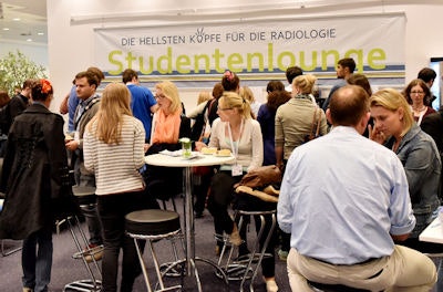 The DRK students' lounge was provided exclusively for medical students selected for support from the DRG. This scheme covers travel expenses, as well as congress attendance in Hamburg, and is part of 'die hellsten Köpfe für die Radiologie' (the brightest heads for radiology) initiative.