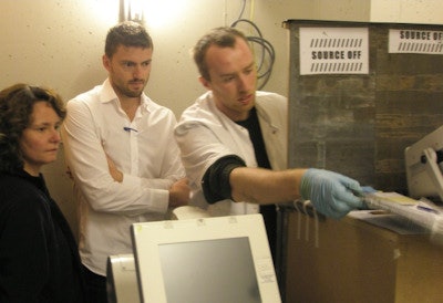 Brigitte Reniers, Guillaume Landry, and Shane White perform the experiments at Maastricht University Medical Center.