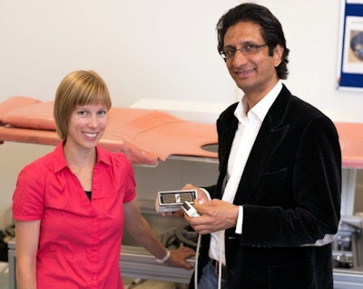 First author Michelle Heijblom and senior author Srirang Manohar. Image credit: R Molenaar.