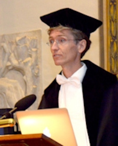 Bas Raaymakers presents his inaugural lecture. Image courtesy of Roy Sanders.