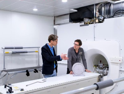 Bas Raaymakers in front of Elekta's Atlantic system with Robert Spaninks, Elekta service engineer. Image credit: PRNewsFoto/Elekta.