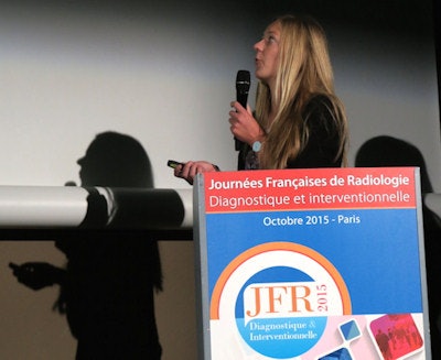 A young researcher gives a speed presentation (180 seconds), which were introduced at JFR 2015. The talks, many of which were given by master's and doctoral students, were a great success.