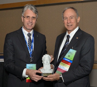 Dr. Norbert Hosten, immediate past president of the German Radiological Society, receives an award from RSNA President Dr. Ronald Arenson.