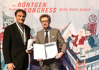 Dr. Bruno Kastler receives honorary membership from DRG President Dr. Dierk Vorwerk. Image courtesy of the DRG