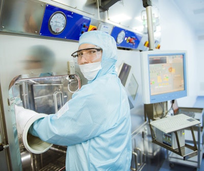 Production of radioisotopes by staff at the production center in Ufa.