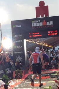 Steve Holloway running the race (left) and finishing it.