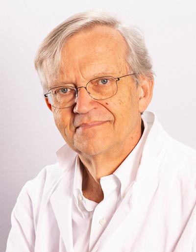 Dr. Robert Lavayssière.