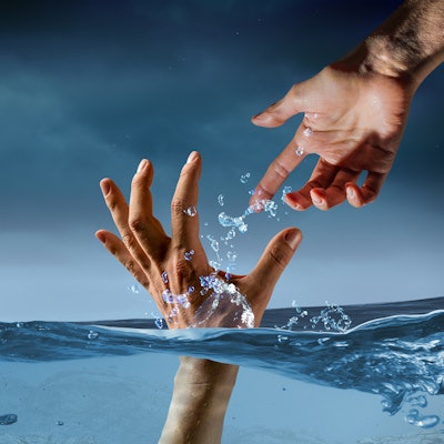 2019 06 25 17 29 6995 Drowning Water Hands 400