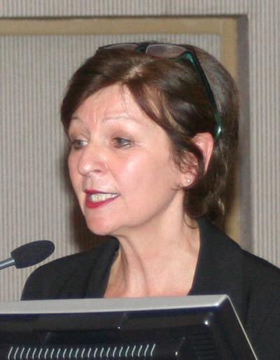 Adamsbaum speaking during a conference.