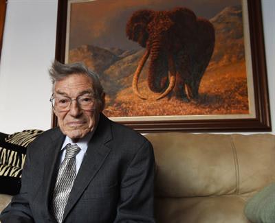 Dr. Helmut Diefenthal at his Minneapolis home in 2016. Image courtesy of Scott Takushi, Pioneer Press.