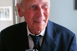Prof. Erik Odeblad expresses his joy after receiving the 2012 European Magnetic Resonance Award.