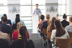 2020 06 04 18 55 5906 Conference Business 400