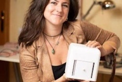 2020 11 23 18 18 5448 2020 11 23 Benet Judit Blue Box 20201123180105