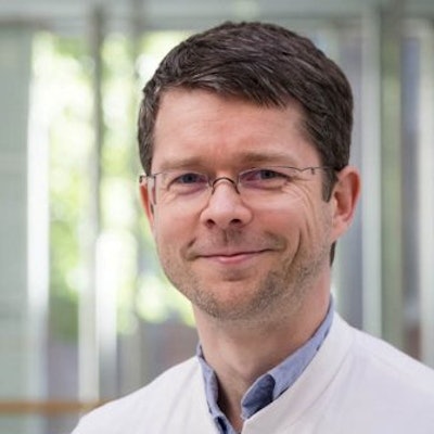 Prof. Dr. Marc Dewey.