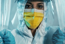 2021 02 26 16 36 0441 Doctor Nurse Mask Icu 400