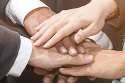 2019 11 19 18 52 7826 Business Hands 400