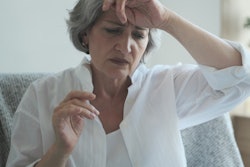 2021 09 01 20 10 0903 Older Woman Anxious 400