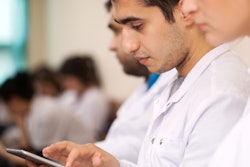 2021 11 12 22 22 7296 Medical Student Tablet Conference 400