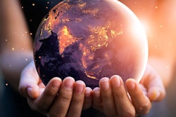 2021 08 19 20 38 0735 Earth Hands Globe World 400