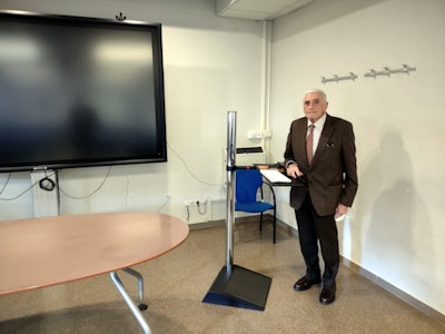 Pedrosa still gives formal lectures to trainees at San Carlos Hospital.