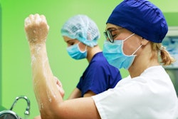 2022 02 23 19 05 4221 Surgeons Washing Hands 400