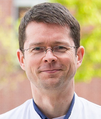 Prof. Dr. Marc Dewey.