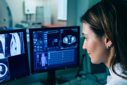 2021 08 09 21 54 9360 Doctor Woman Ct Scan Lung Social