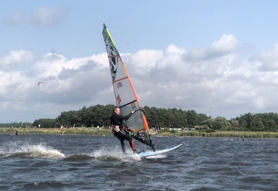 A thrilling hobby like windsurfing that requires intense concentration can help to prevent burnout, says Niendorf.