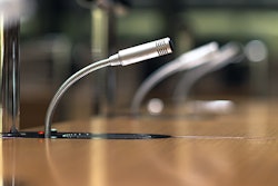 2022 09 19 16 10 0404 Microphone Meeting Conference 400