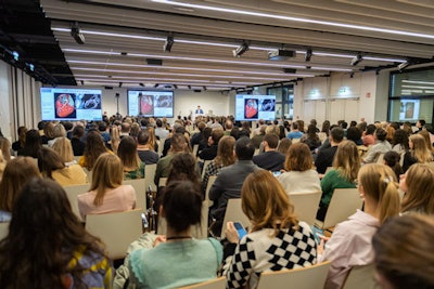 Standing room only: Lecture halls in the Austria Center Vienna were generally quite full throughout the five-day congress.