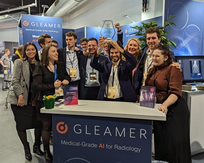 The Gleamer crew celebrates its EuroMinnie award at ECR. Holding the trophy is CEO Christian Allouche.