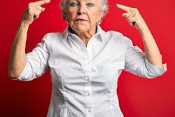 2023 07 17 16 19 1232 Older Woman Pointing 400