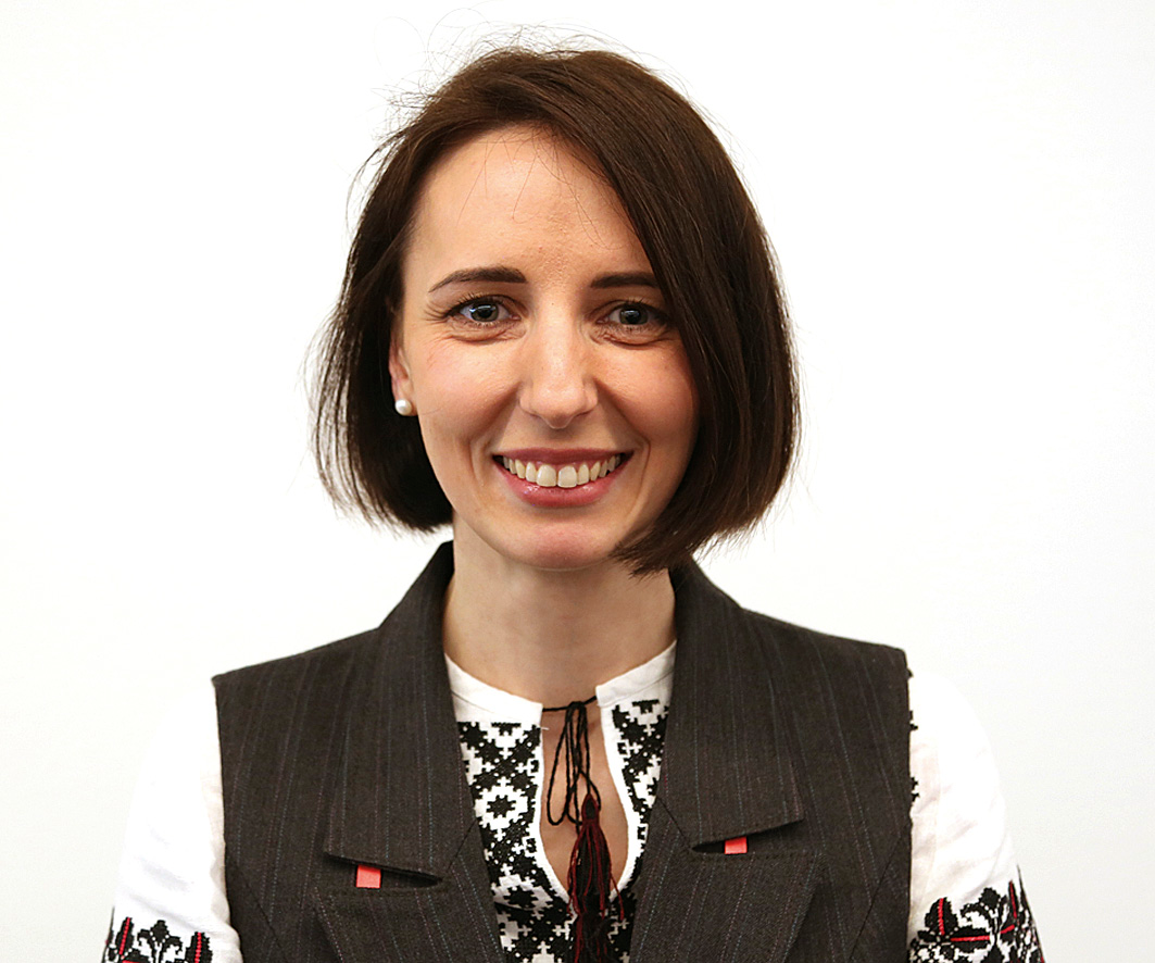 Ecr24 Dr Uliana Pidvalna1 15x18cm 150dpi10