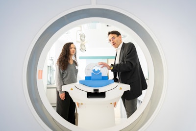 Prof. Hubertus Pietsch shows the photon-counting CT unit to Liana Gruenberg during the annual Pharma Media event on 20/21 March. Photo courtesy of Bayer AG.