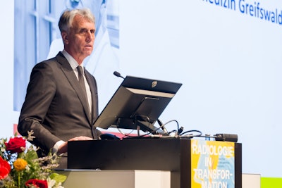 Prof. Dr. Norbert Hosten.