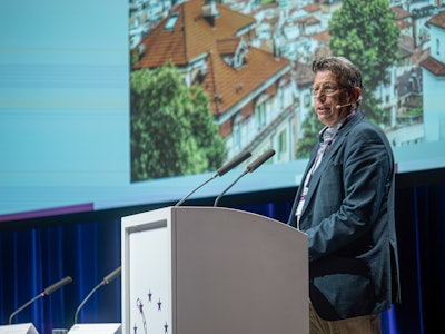 Prof. Mario Maas was the initiator of the panel discussion and acting ESSR president during the annual congress.