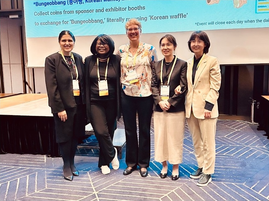 Dr. Susanne Wienbeck is shown here with fellow speakers Dr. Manisha Bahl, from Mass General Research Institute in the U.S., and Dr. Ji Soo Choi, from Samsung Medical Center at Sungkyunkwan University School of Medicine, and other session participants. Image courtesy of the German Roentgen Society.