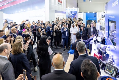 Visitors to the exhibition halls enjoy a light-hearted moment.