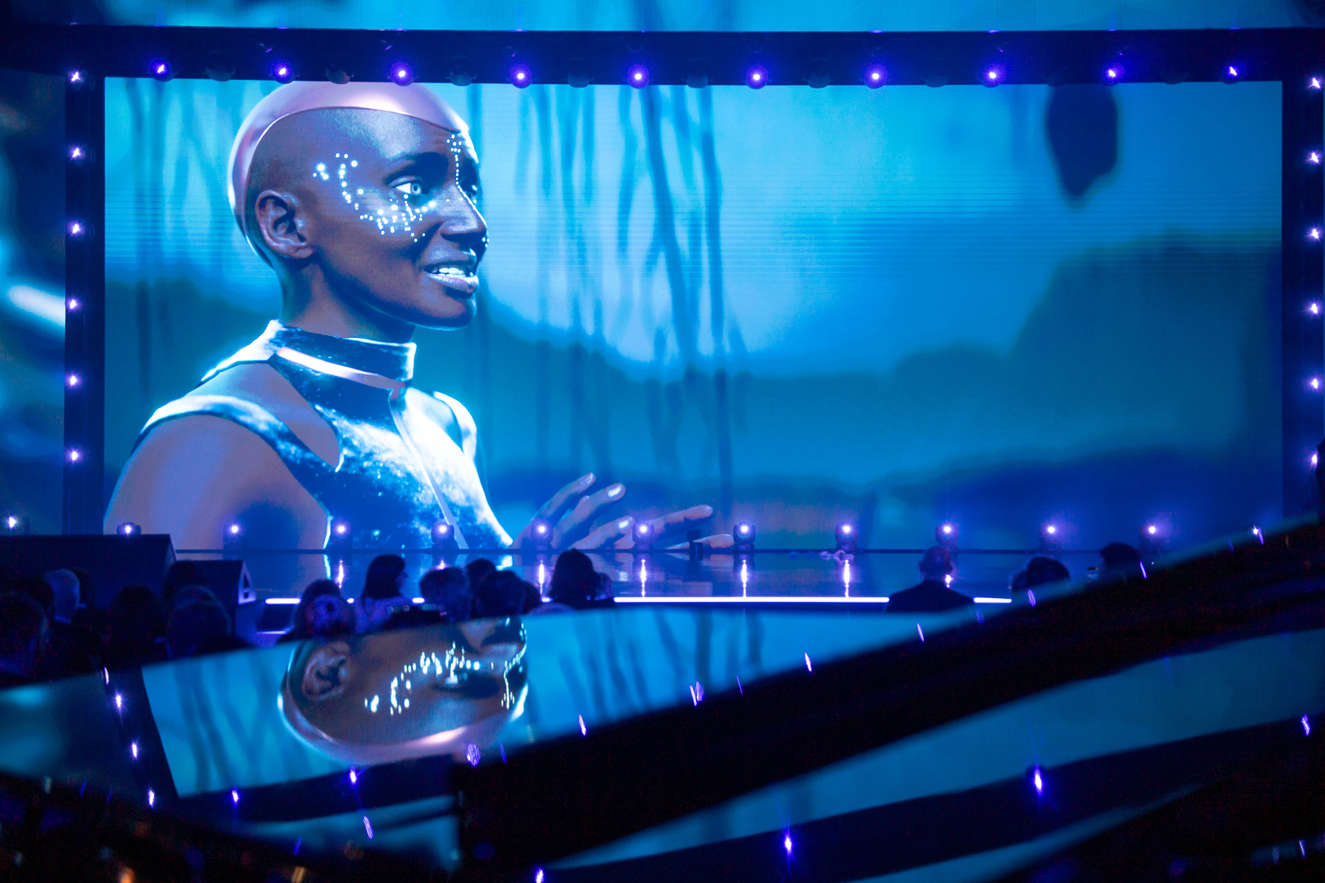 It was all going so well at the opening ceremony until a technical failure meant the stunning visual display came to an abrupt end. Thankfully, ECR President Prof. Andrea Rockall kept the show on the road. Courtesy of ESR and Sebastian Kreuzberger.