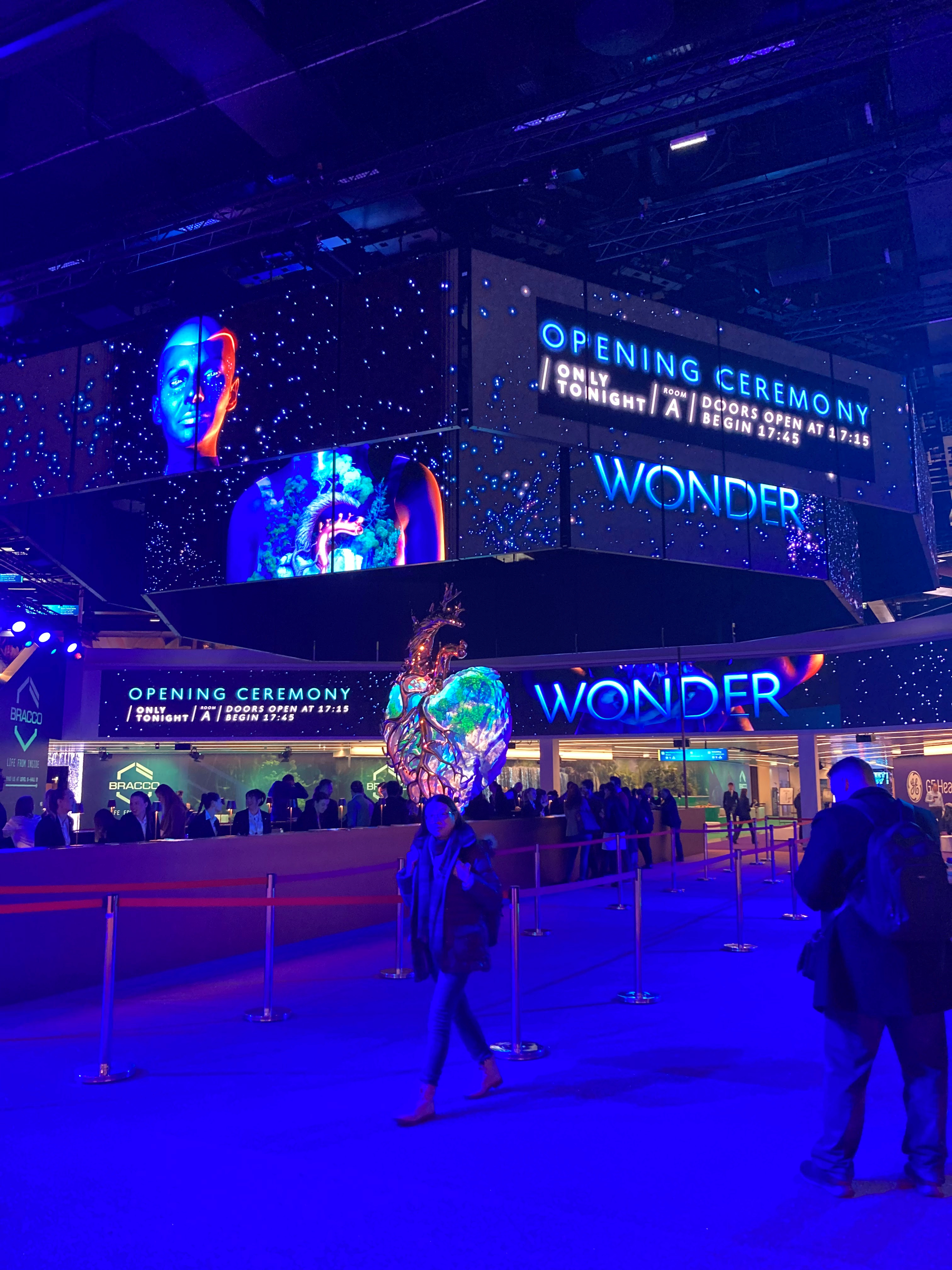 This evening's eagerly awaited opening ceremony was promoted at the congress venue throughout the first day.