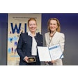 Dr. Isabel Molwitz from the University Medical Center Hamburg-Eppendorf received the Albers Schönberg Medal 2025 from Prof. Dr. Christiane Kuhl.