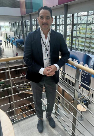 Professor Marcus Katoh, Chefarzt der Radiologie am Helios Klinikum Krefeld, begeistert über den neuen DeGIR-Campus beim RöKo 2026, wo die interventionelle Radiologie mit Hands-on-Training und engagierten jungen Radiolog:innen an Fahrt gewinnt.
