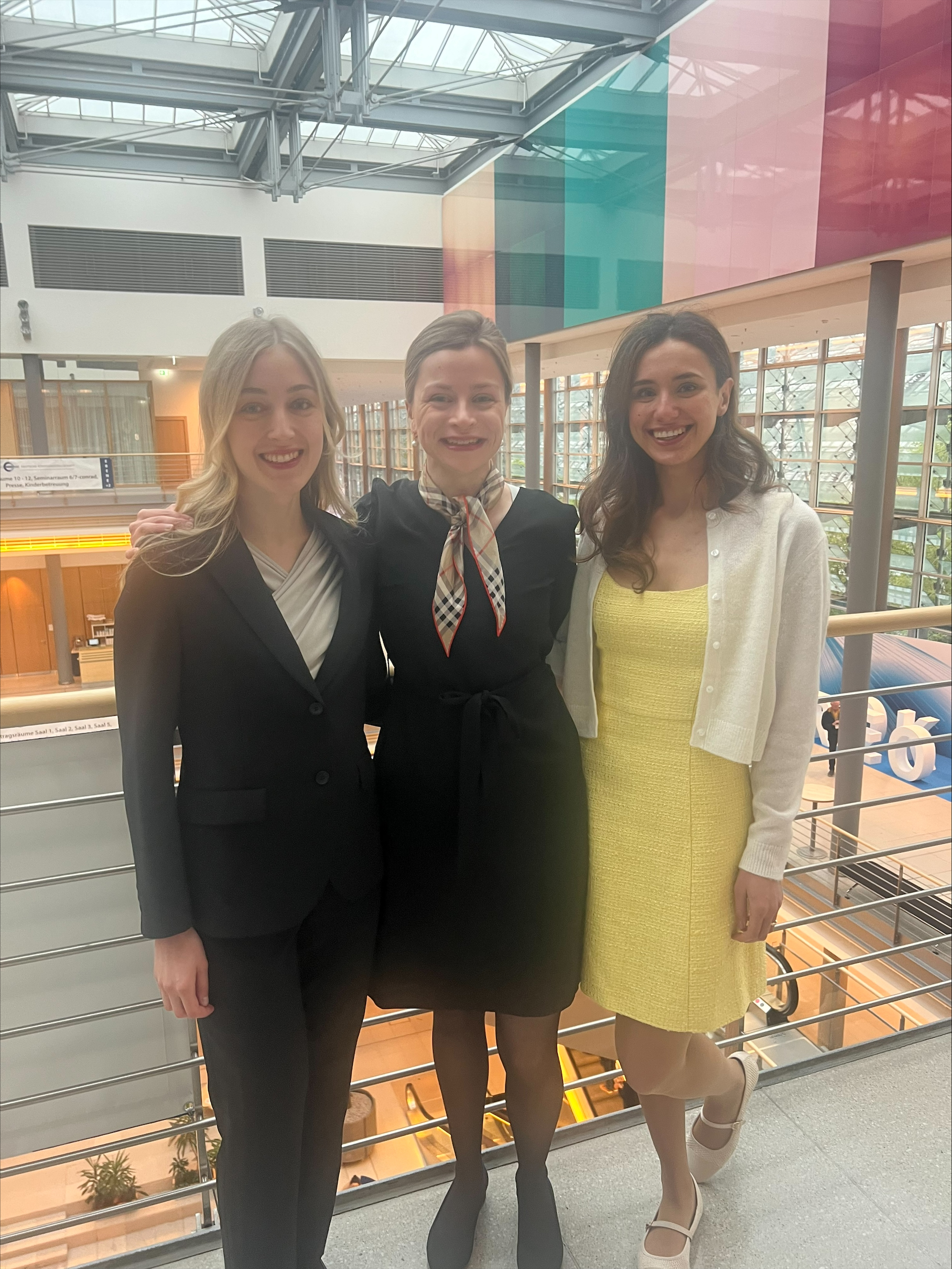 Josephine Berger, Dr. Nour Maalouf EDiR, and Dr. Fiona Mankertz bringen frischen Wind in die Radiologie am R&ouml;ko 2026.